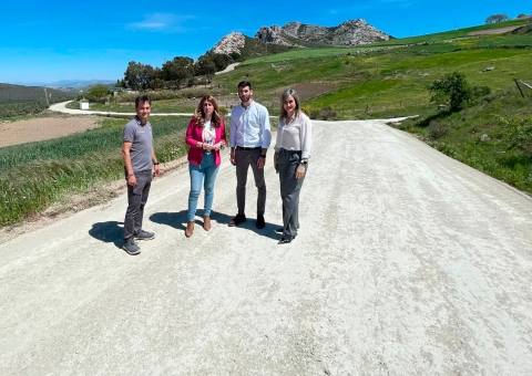 El Ayuntamiento de Antequera invierte más de 45.000 euros en la mejora y adecuación del camino de las Cuerdas en la zona sur de El...